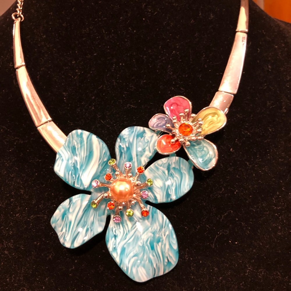 Flower necklace